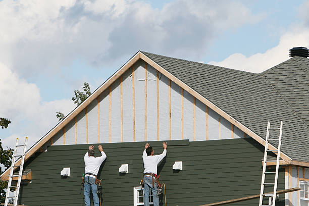 Professional Vinyl Siding technician working in Newark, TX